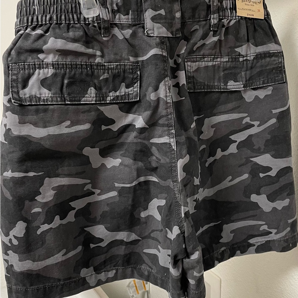 36 Redhead Camo Cargo Shorts NWT
